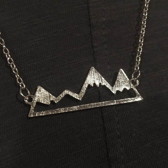 🏔️Mountain top Necklace - Picture 3 of 4